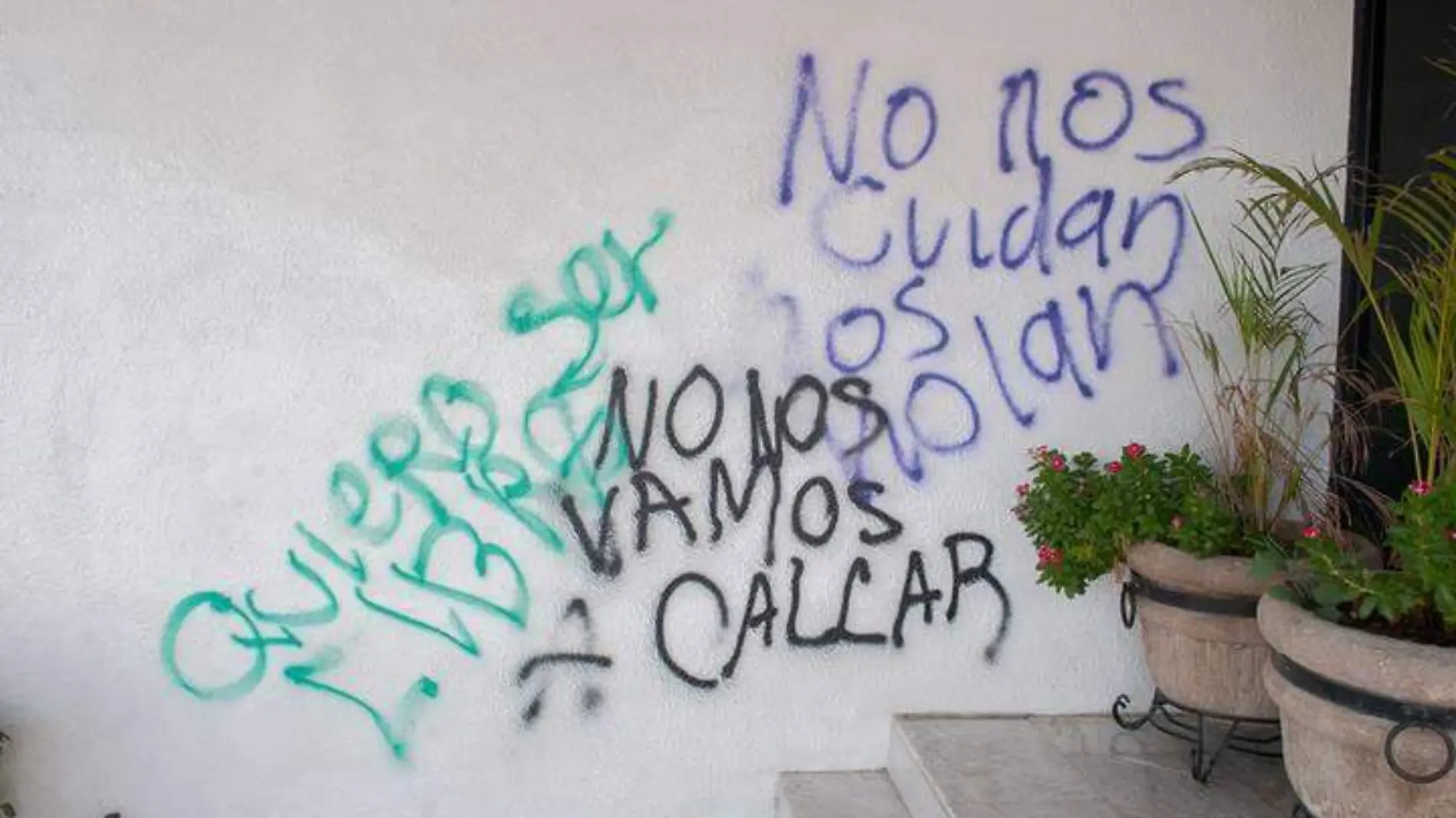 Vandalisan Congreso del Estado -